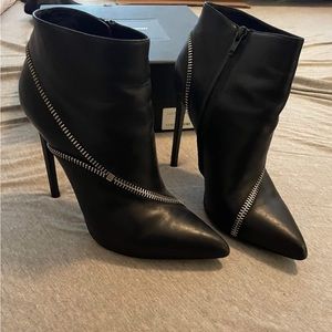 Beautiful Black Saint Laurent Calf Leather Zipper Bootie Heels